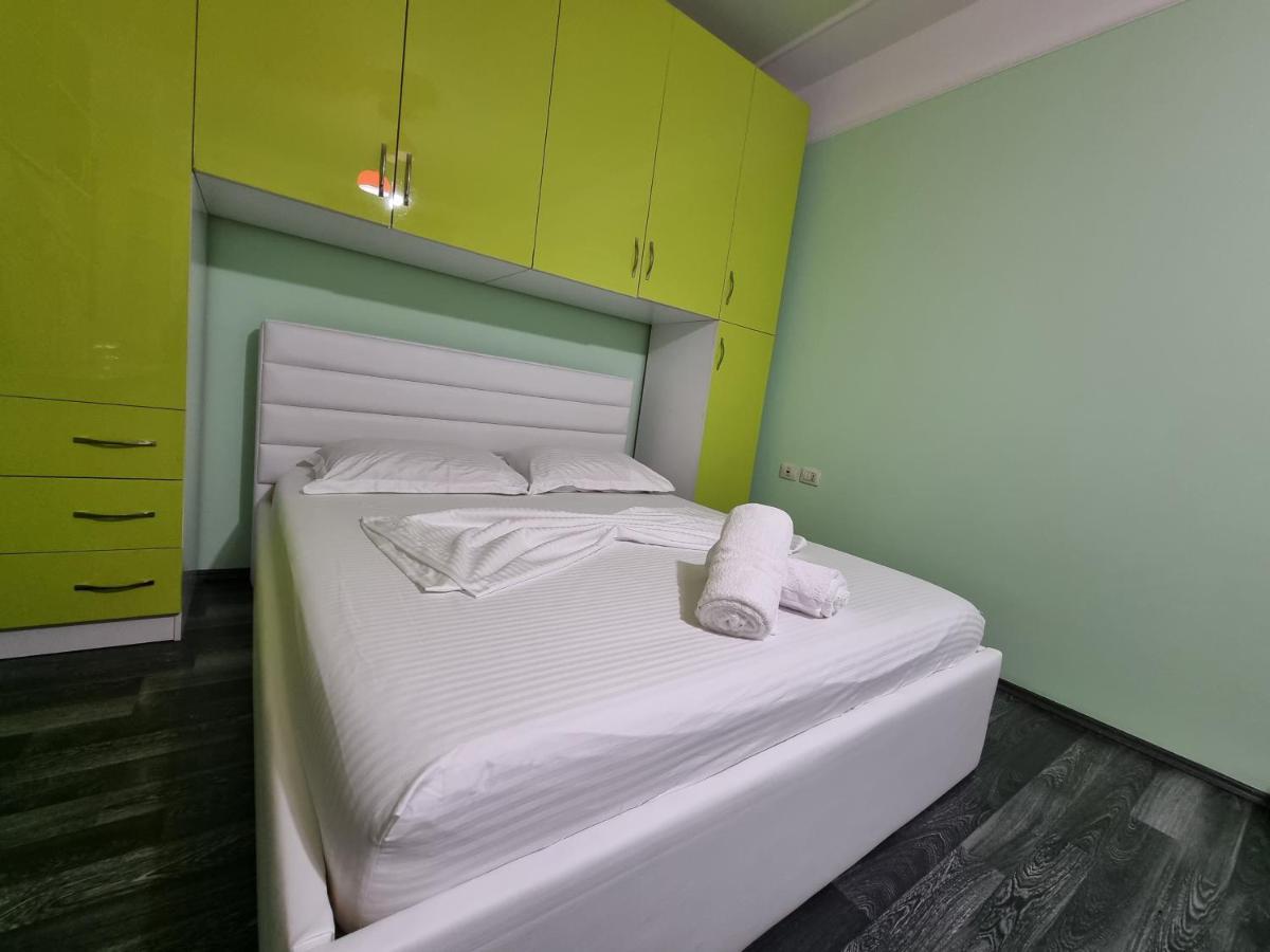 Moonshine Apartament Tirana Esterno foto
