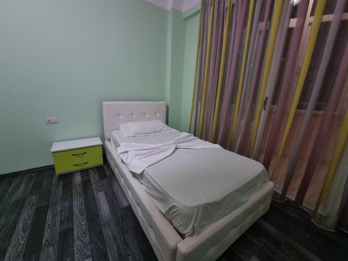 Moonshine Apartament Tirana Esterno foto