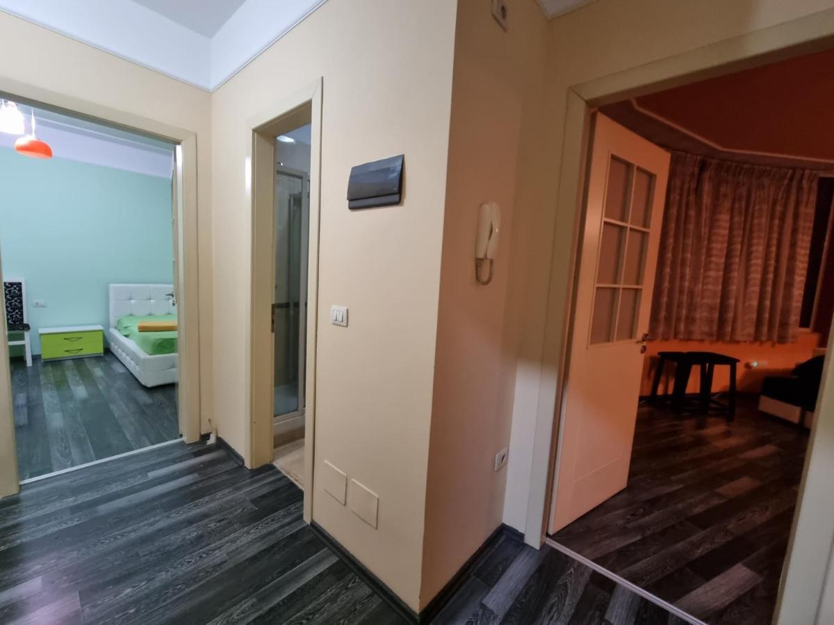 Moonshine Apartament Tirana Esterno foto