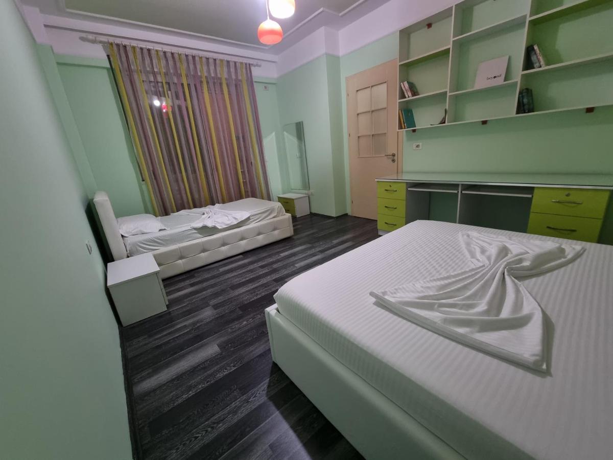 Moonshine Apartament Tirana Esterno foto
