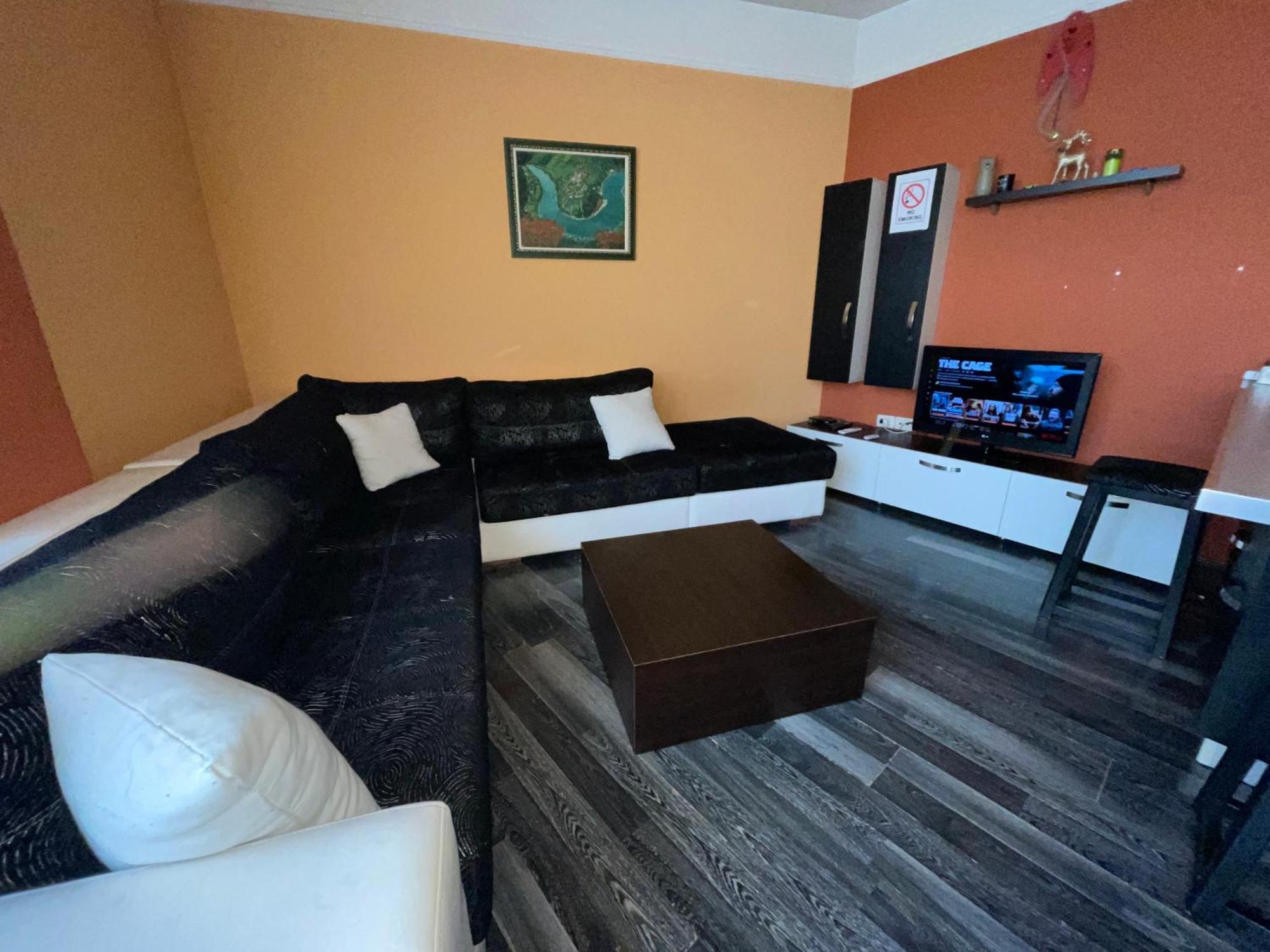 Moonshine Apartament Tirana Esterno foto